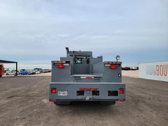 Image of GMC C7500 equipment image 3