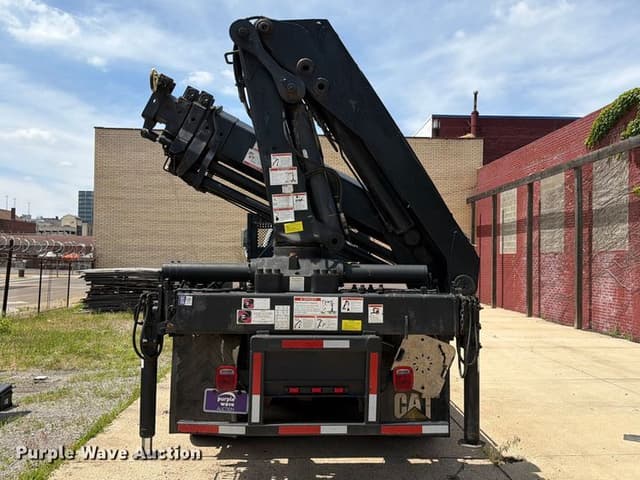Image of GMC C8500 equipment image 4