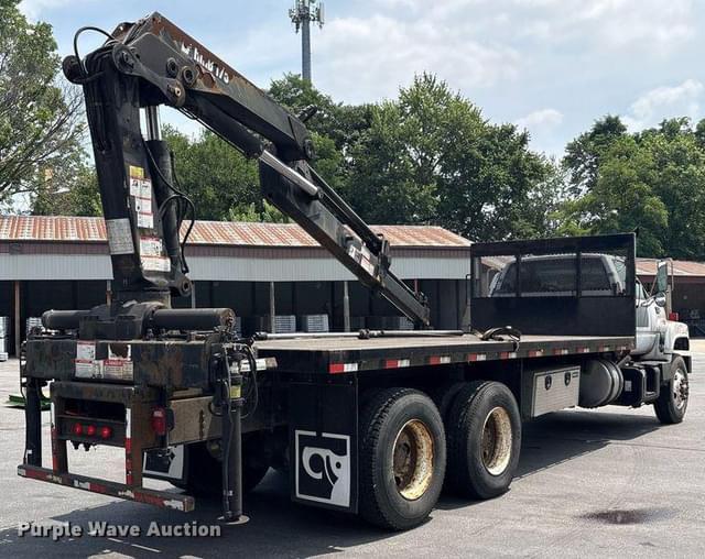 Image of GMC C8500 equipment image 4