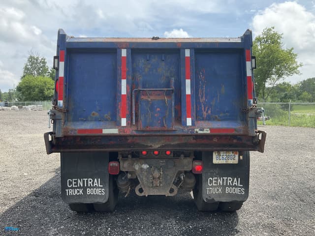 Image of GMC C8500 equipment image 3