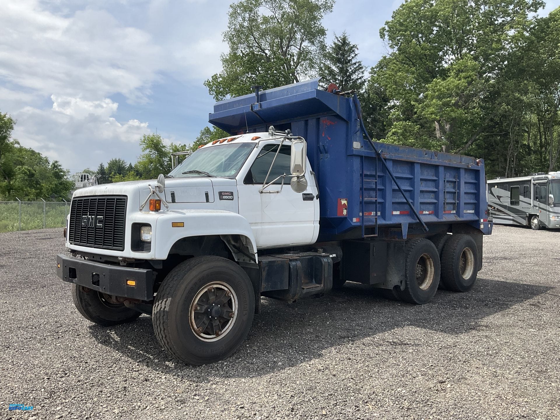 2000 GMC C8500 Equipment Image0
