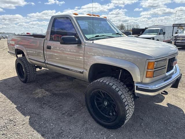 Image of GMC K2500 equipment image 4