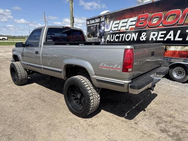 Image of GMC K2500 equipment image 1