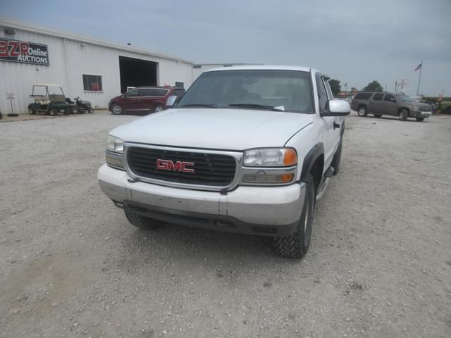 Image of GMC Sierra 1500 equipment image 3