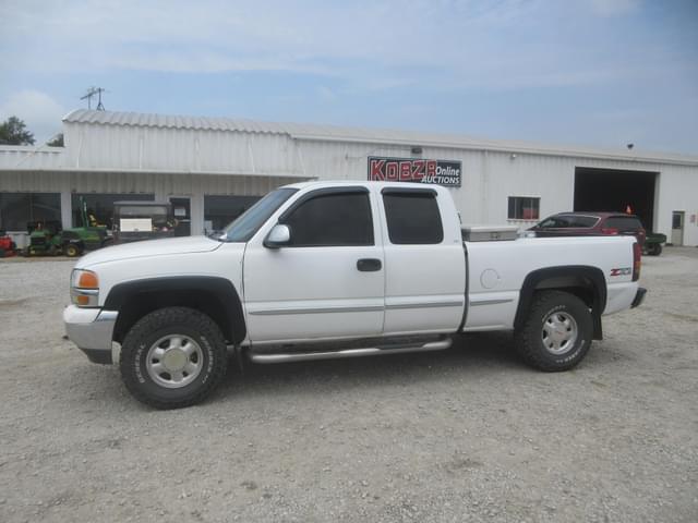 Image of GMC Sierra 1500 equipment image 1