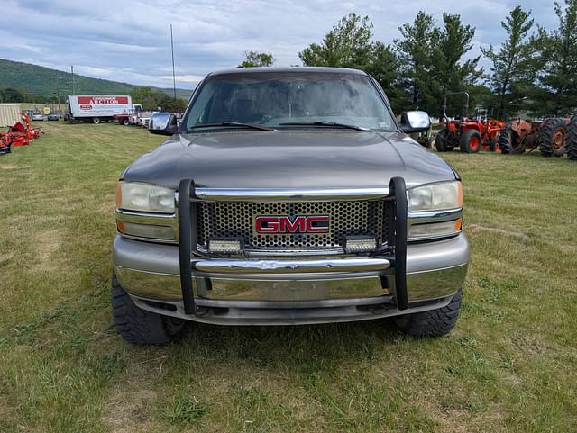 Image of GMC Sierra 1500 equipment image 1