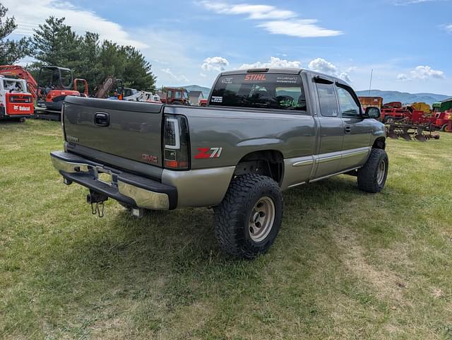 Image of GMC Sierra 1500 equipment image 4