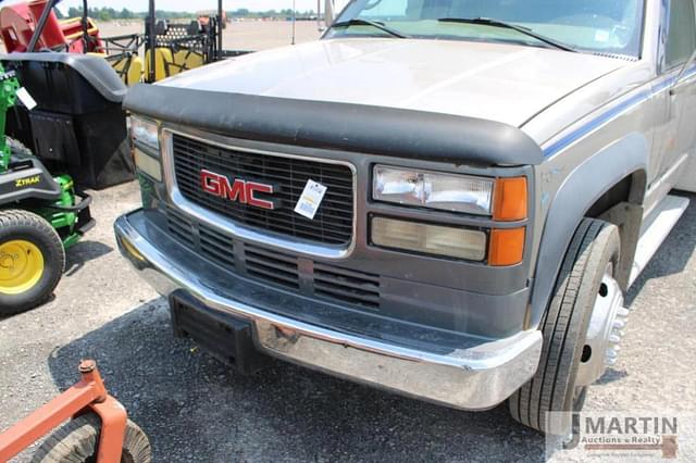 Image of GMC 3500HD equipment image 4