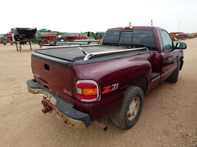 Image of GMC Sierra equipment image 3