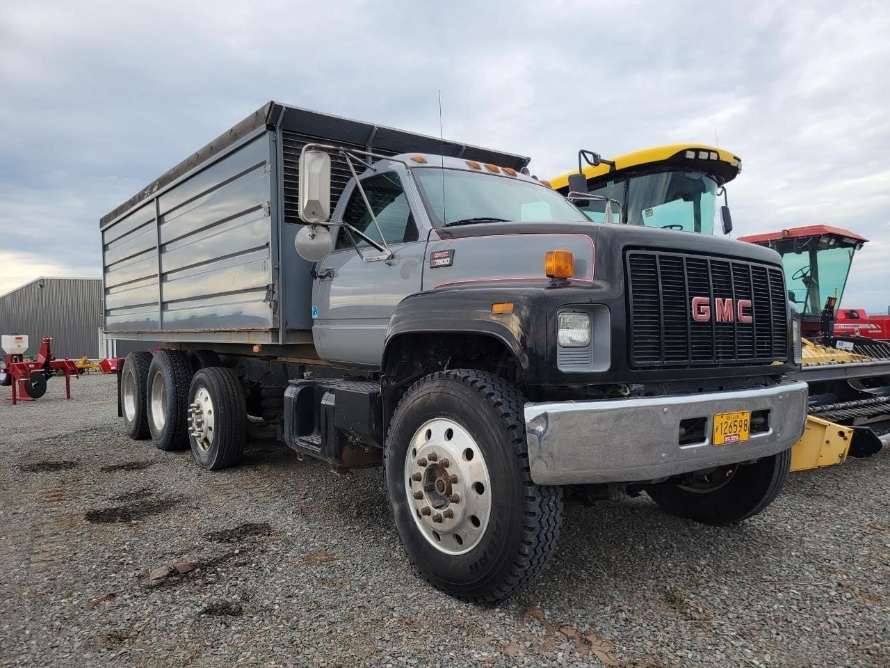 2000 GMC Topkick C7500 Equipment Image0