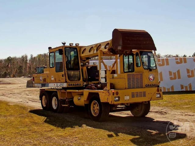 Image of Gradall XL4100 equipment image 3