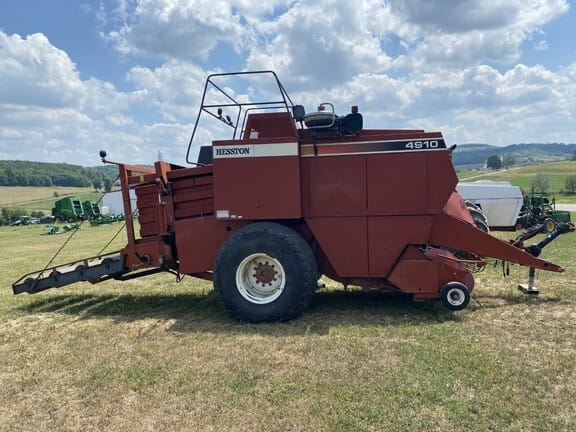 Main image Hesston 4910