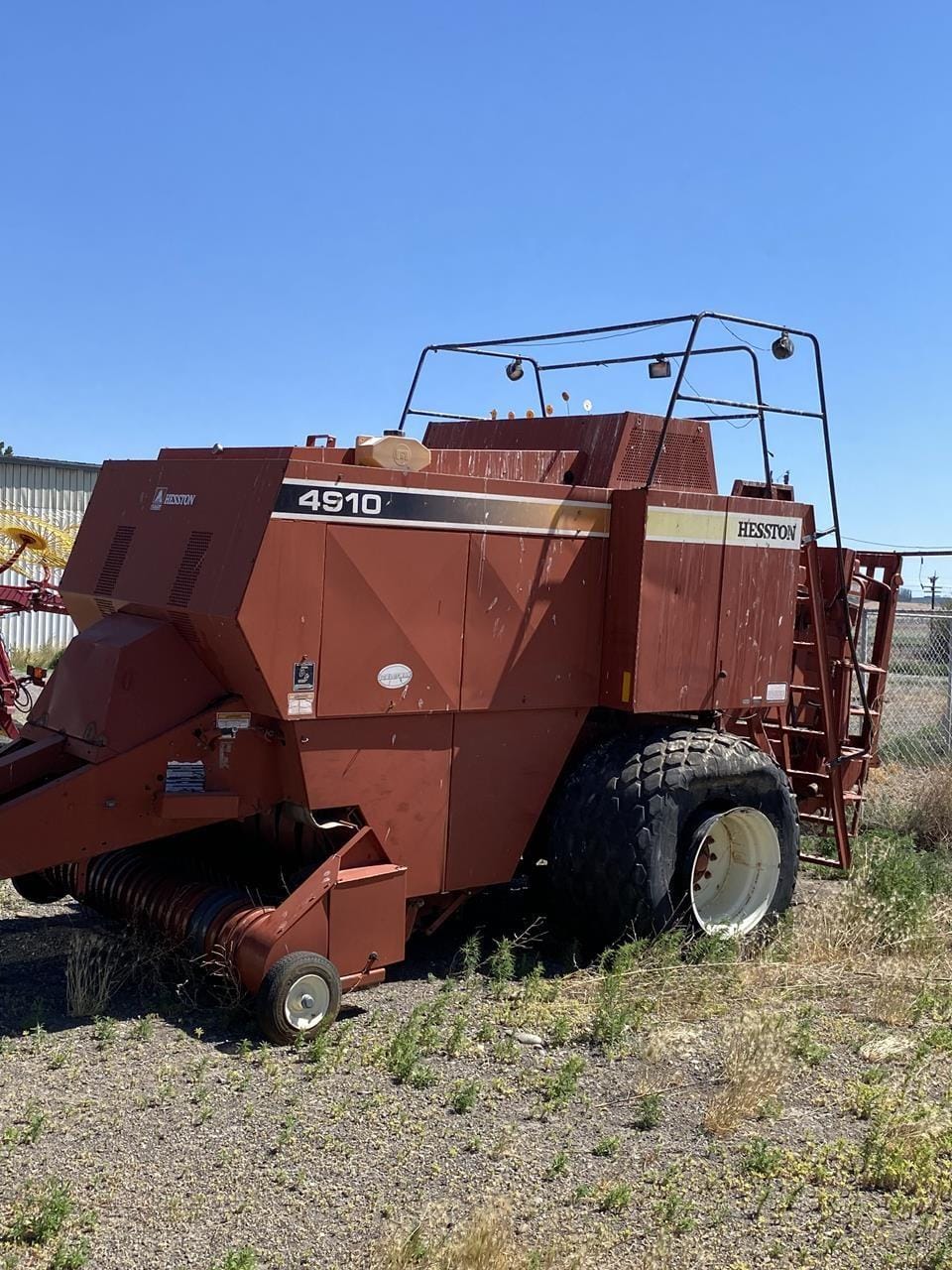 2000 Hesston 4910 Equipment Image0