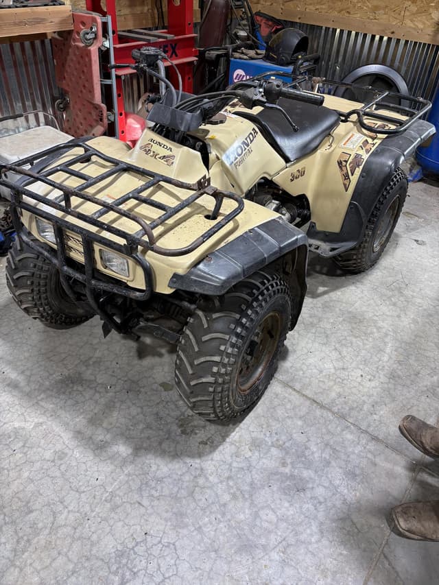 Image of Honda Fourtrax 300 equipment image 3