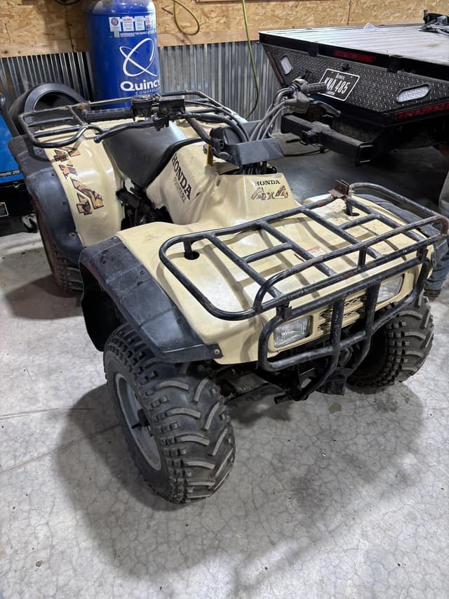 Image of Honda Fourtrax 300 equipment image 2