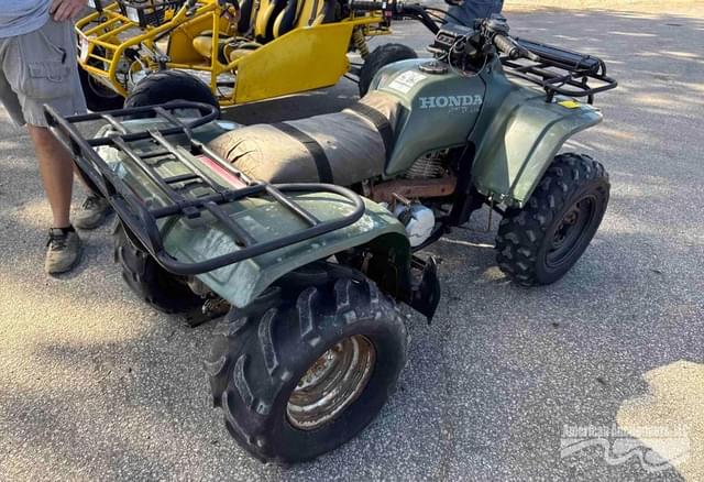 Image of Honda Fourtrax 300 equipment image 4