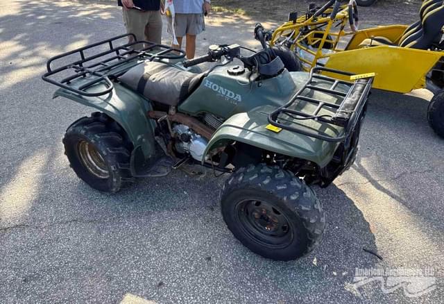 Image of Honda Fourtrax 300 equipment image 3