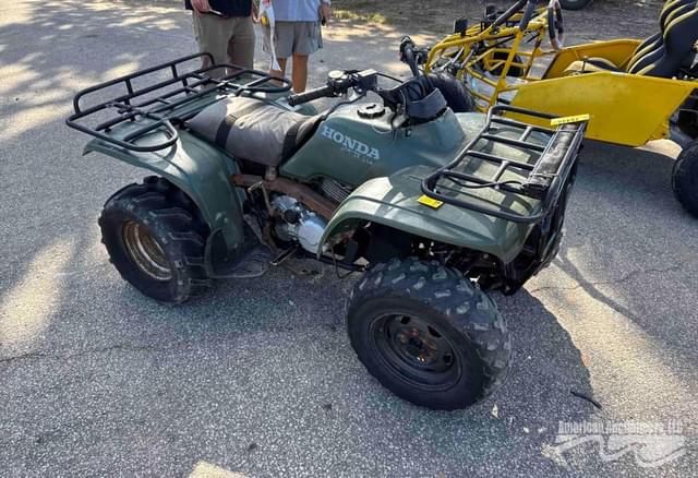 Image of Honda Fourtrax 300 equipment image 2