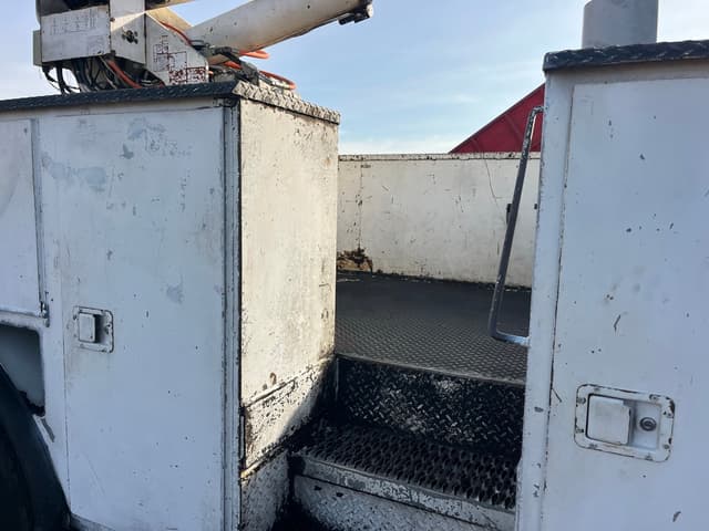 Image of International 4700 equipment image 3