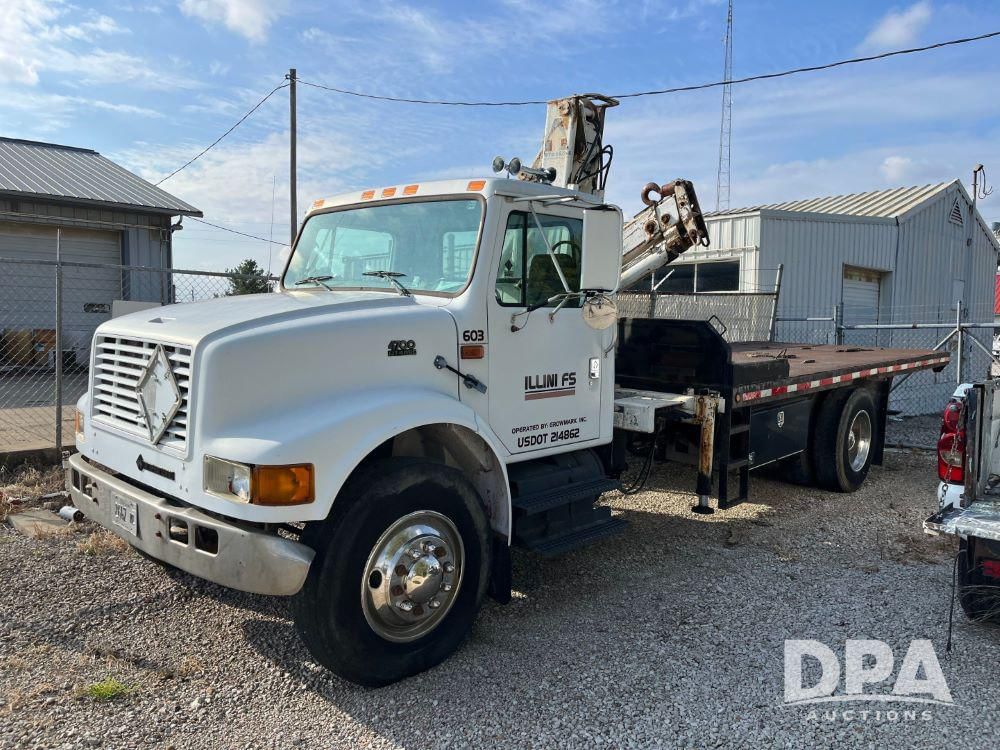 2000 International 4700 Equipment Image0