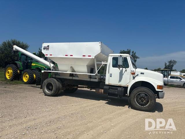 Image of International 4900 equipment image 1