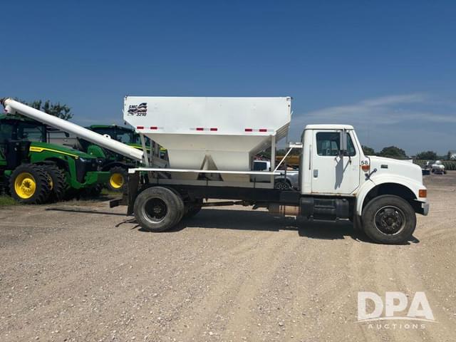 Image of International 4900 equipment image 2