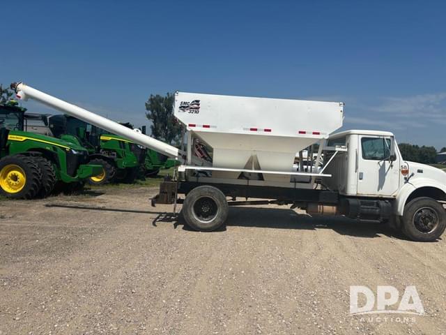 Image of International 4900 equipment image 3