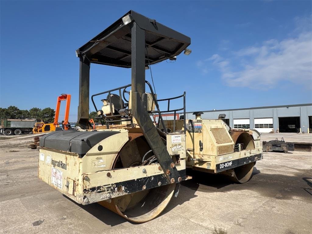2000 Ingersoll Rand DD-110HF Equipment Image0