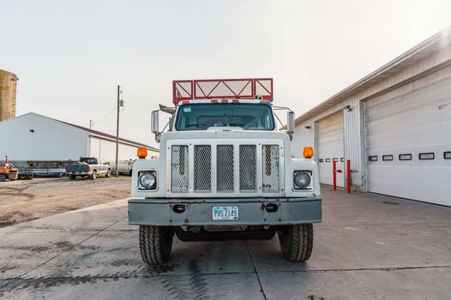 Image of International 2574 equipment image 3