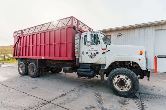 Image of International 2574 equipment image 4