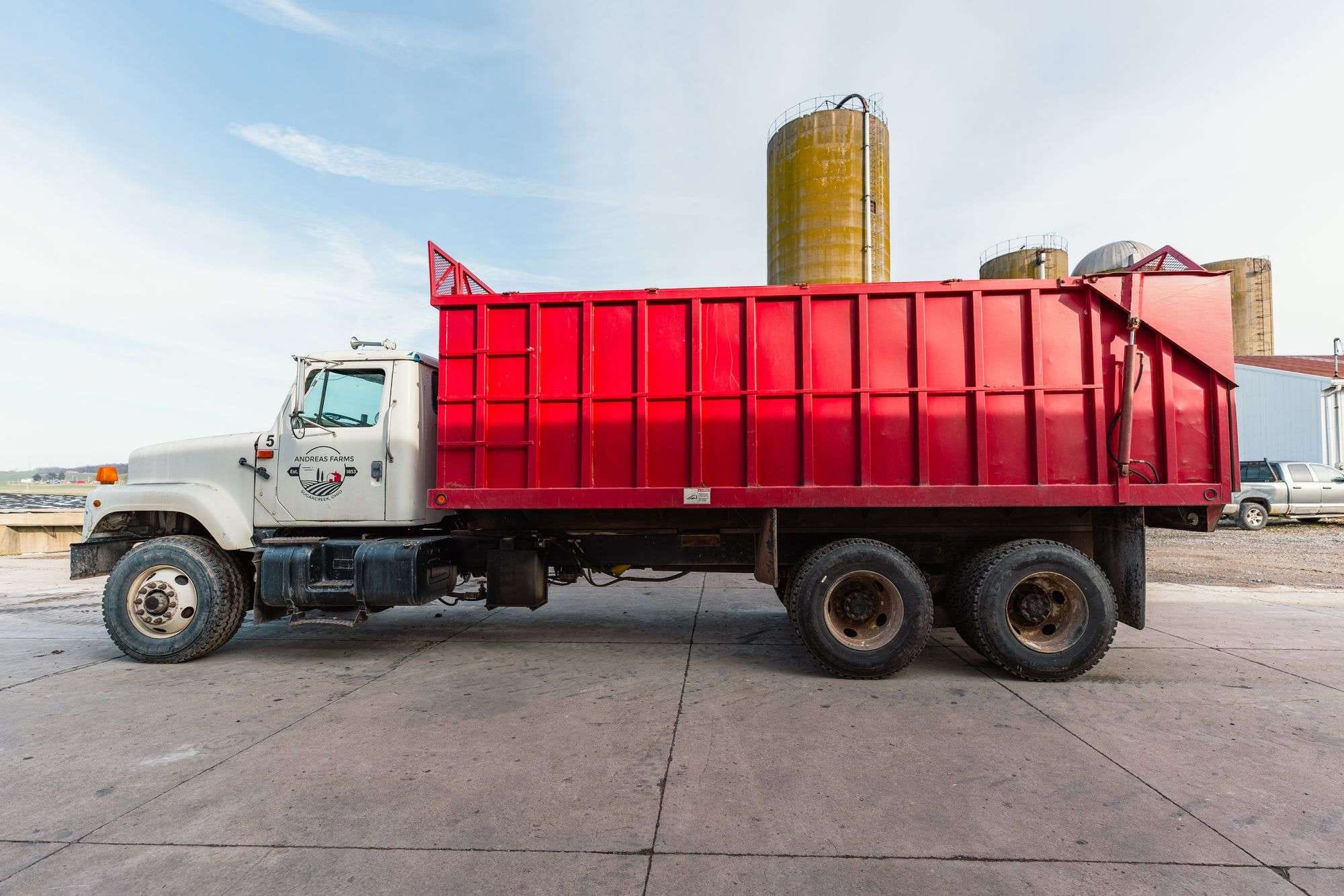 2000 International 2574 Equipment Image0