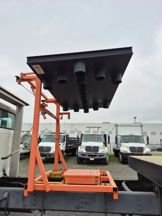 Image of International 4600 equipment image 3