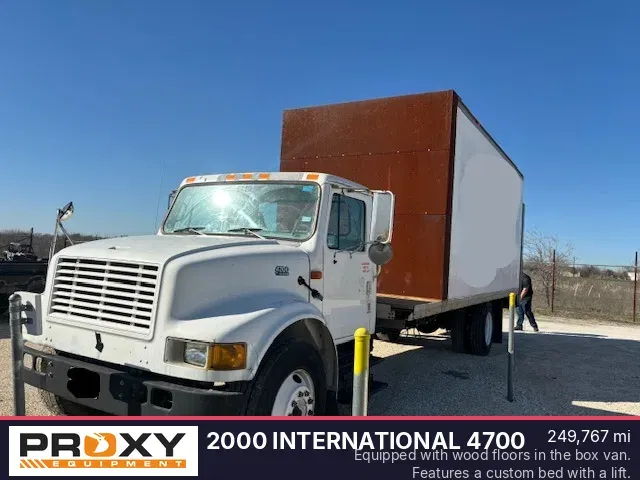 2000 International 4700 Equipment Image0