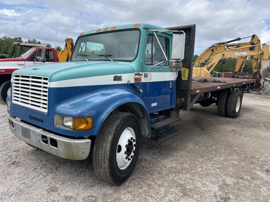2000 International 4700 Equipment Image0