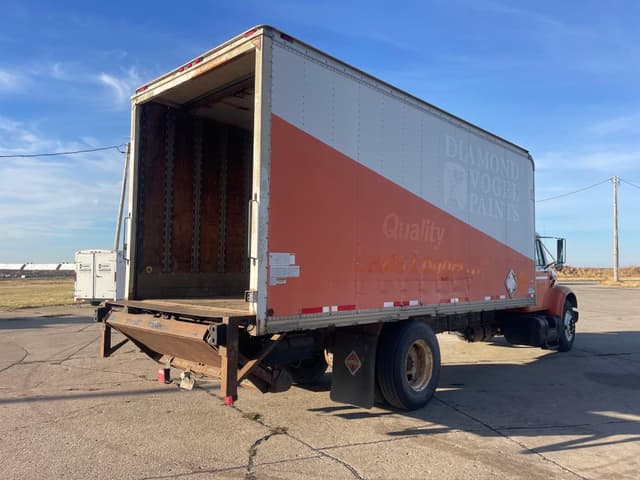 Image of International 4700 equipment image 3