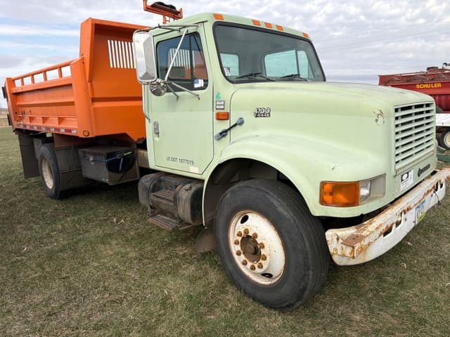 Image of International 4700 equipment image 2