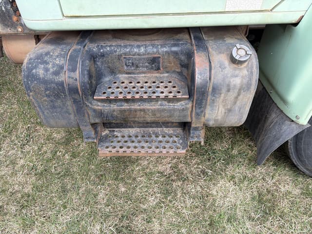 Image of International 4700 equipment image 3