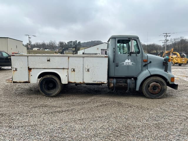 Image of International 4700 equipment image 4