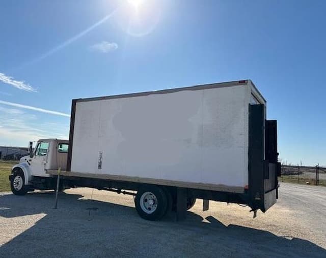 Image of International 4700 equipment image 3