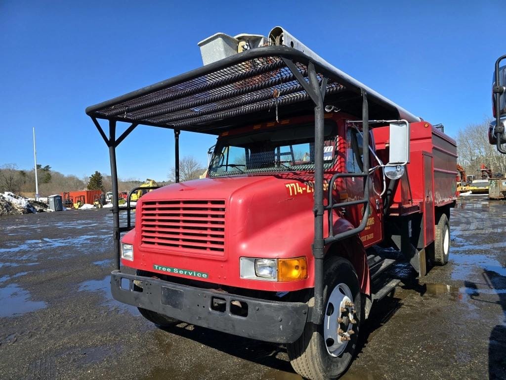 2000 International 4700 Equipment Image0