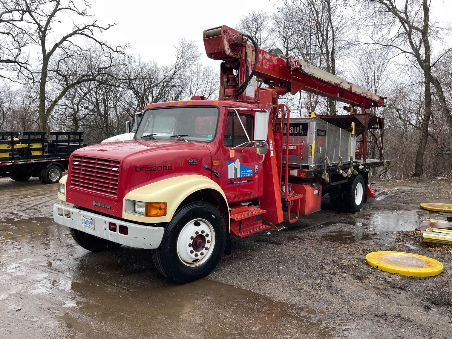 2000 International 4700 Equipment Image0