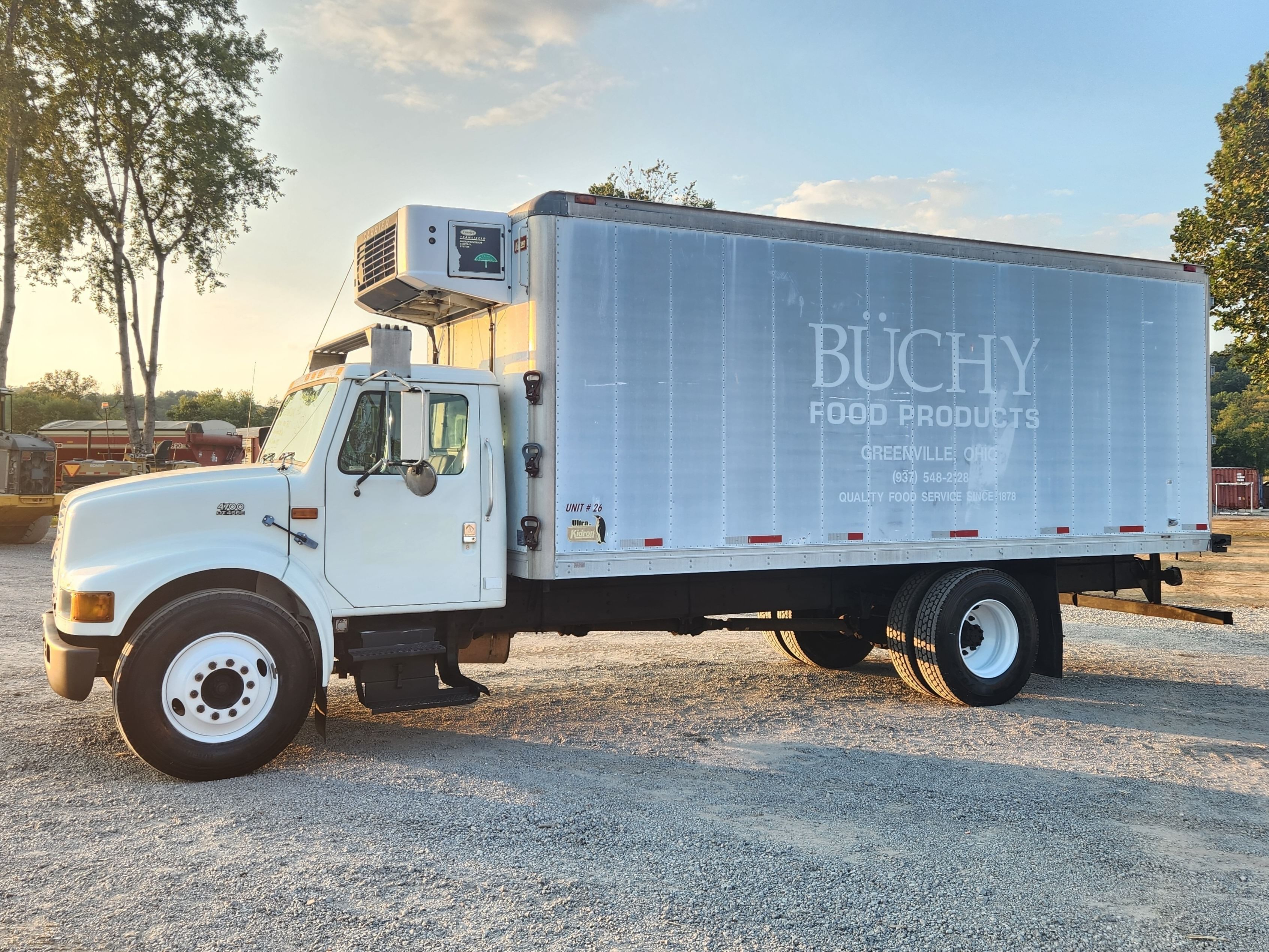 2000 International 4700 Equipment Image0