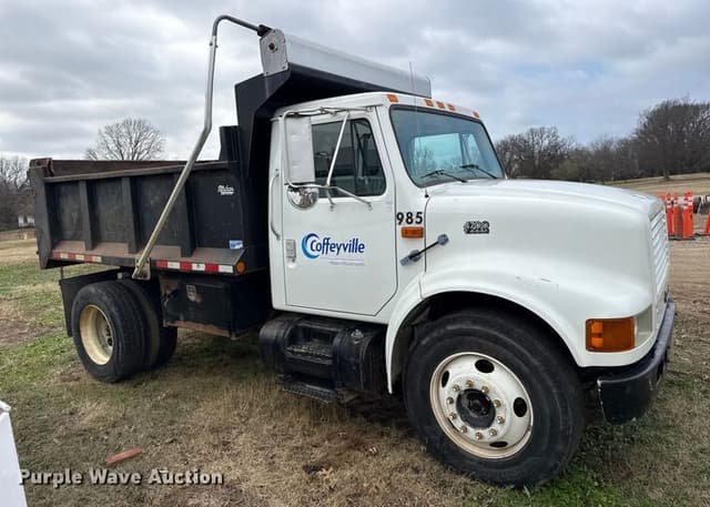 Image of International 4700 equipment image 3