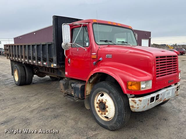 Image of International 4700 equipment image 2