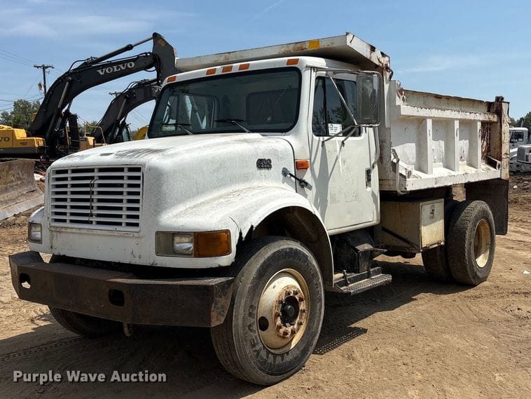 2000 International 4700 Equipment Image0