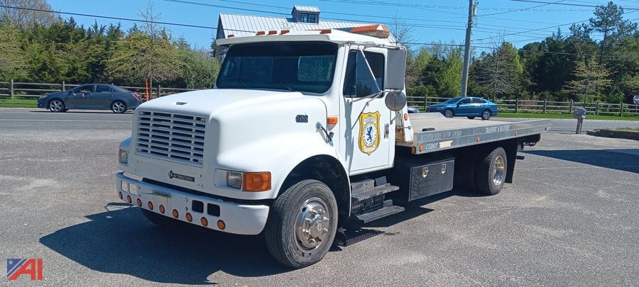 2000 International 4700 Equipment Image0