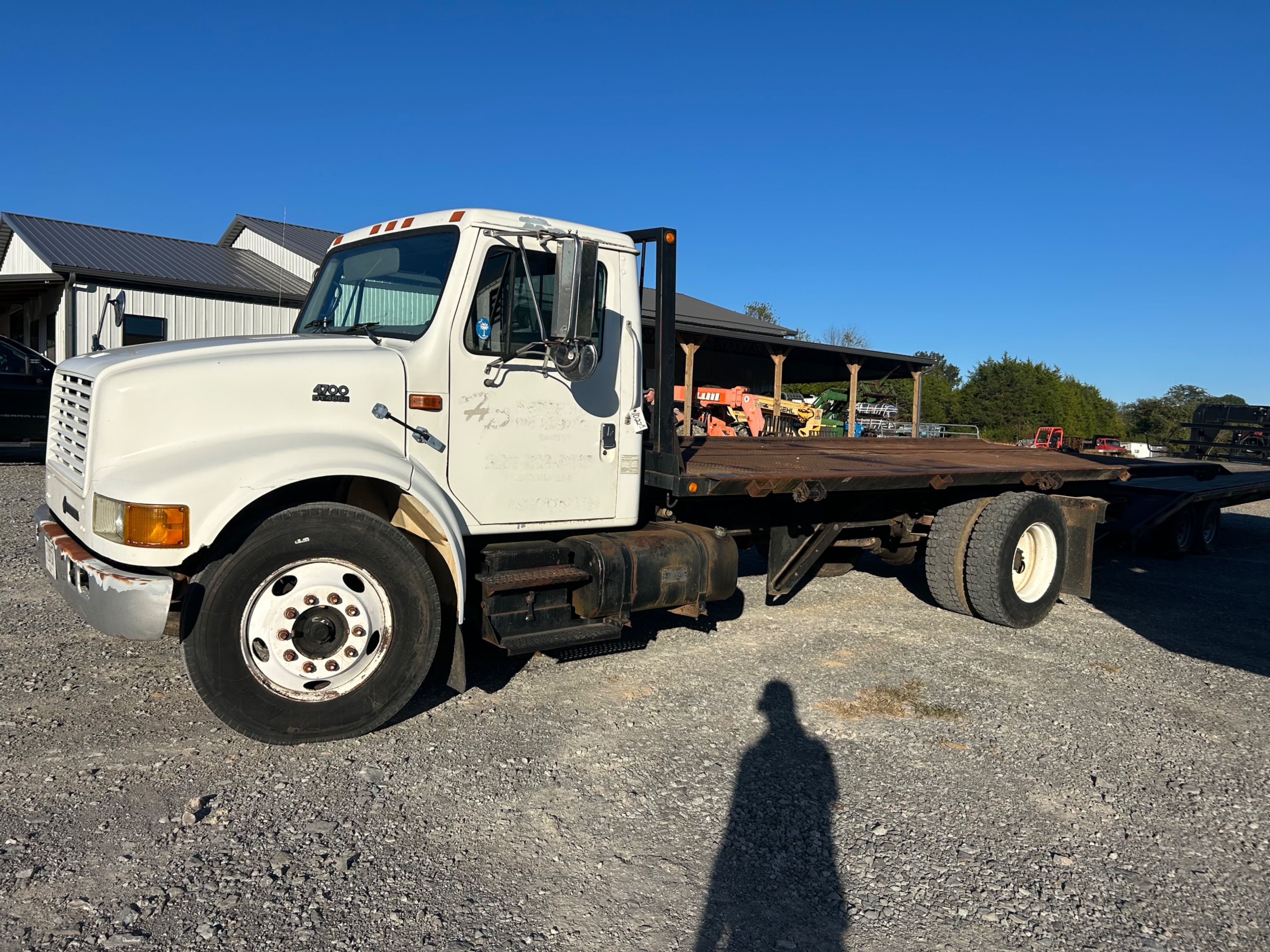 2000 International 4700 Equipment Image0