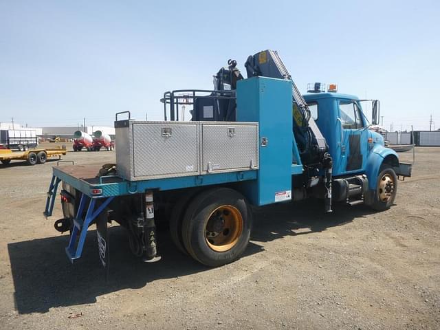 Image of International 4700 equipment image 2