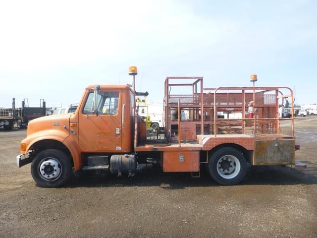 Image of International 4700 equipment image 4