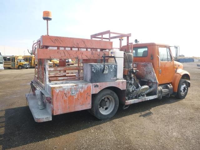 Image of International 4700 equipment image 2